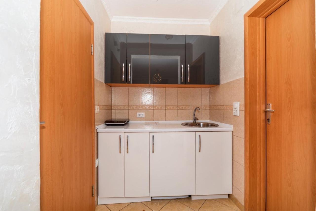 Ani Apartmani Dobra Voda Buitenkant foto