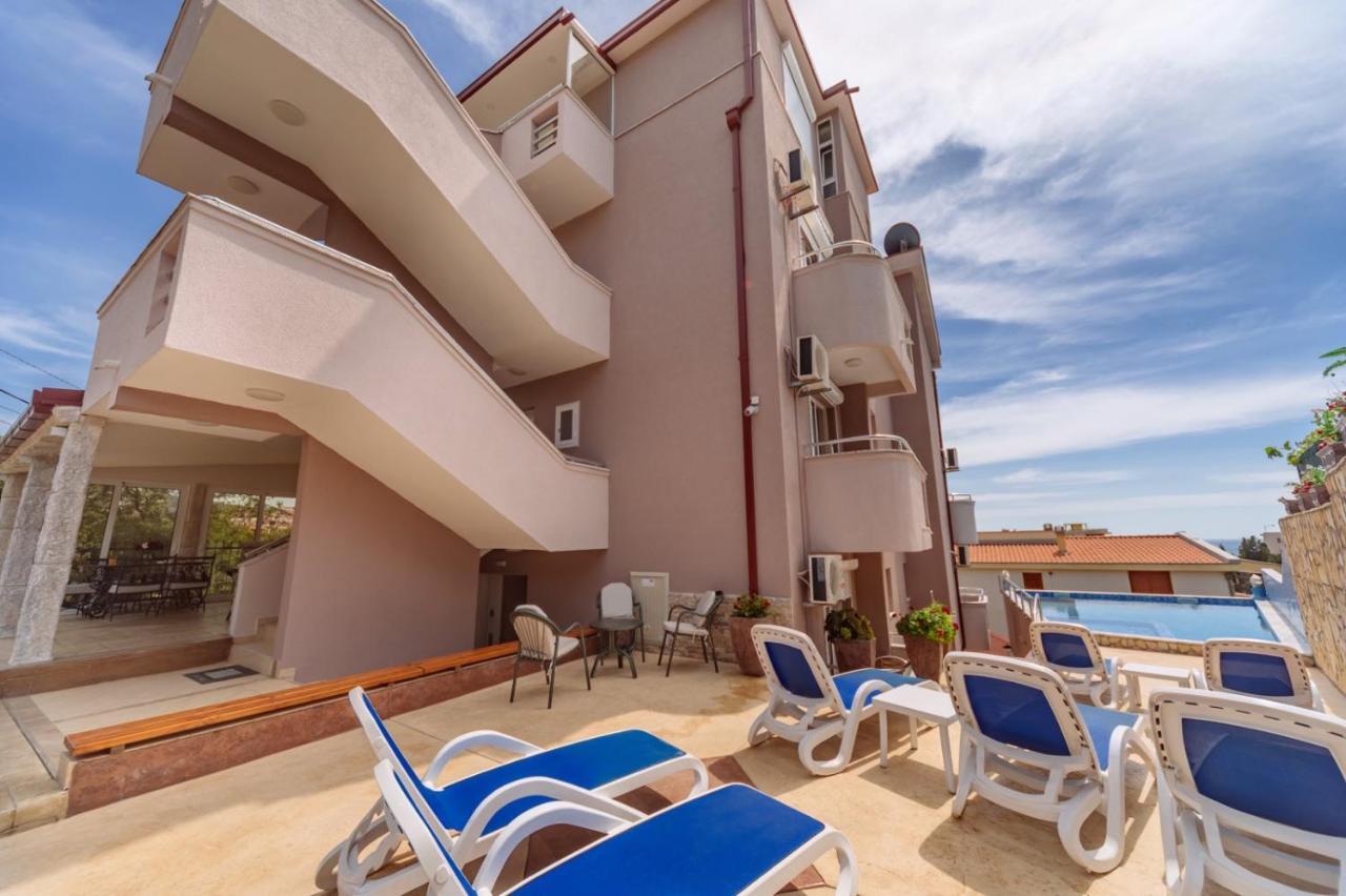 Ani Apartmani Dobra Voda Buitenkant foto