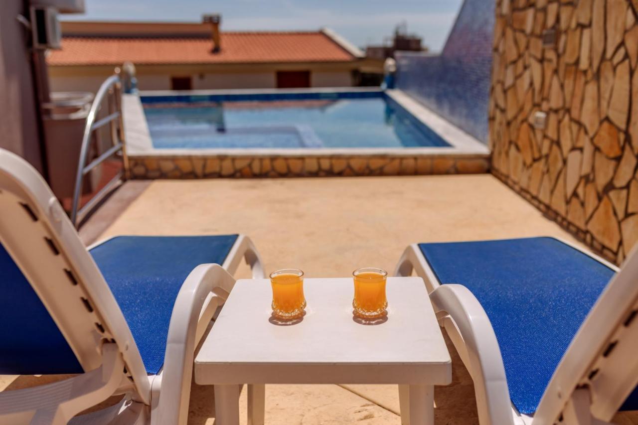 Ani Apartmani Dobra Voda Buitenkant foto