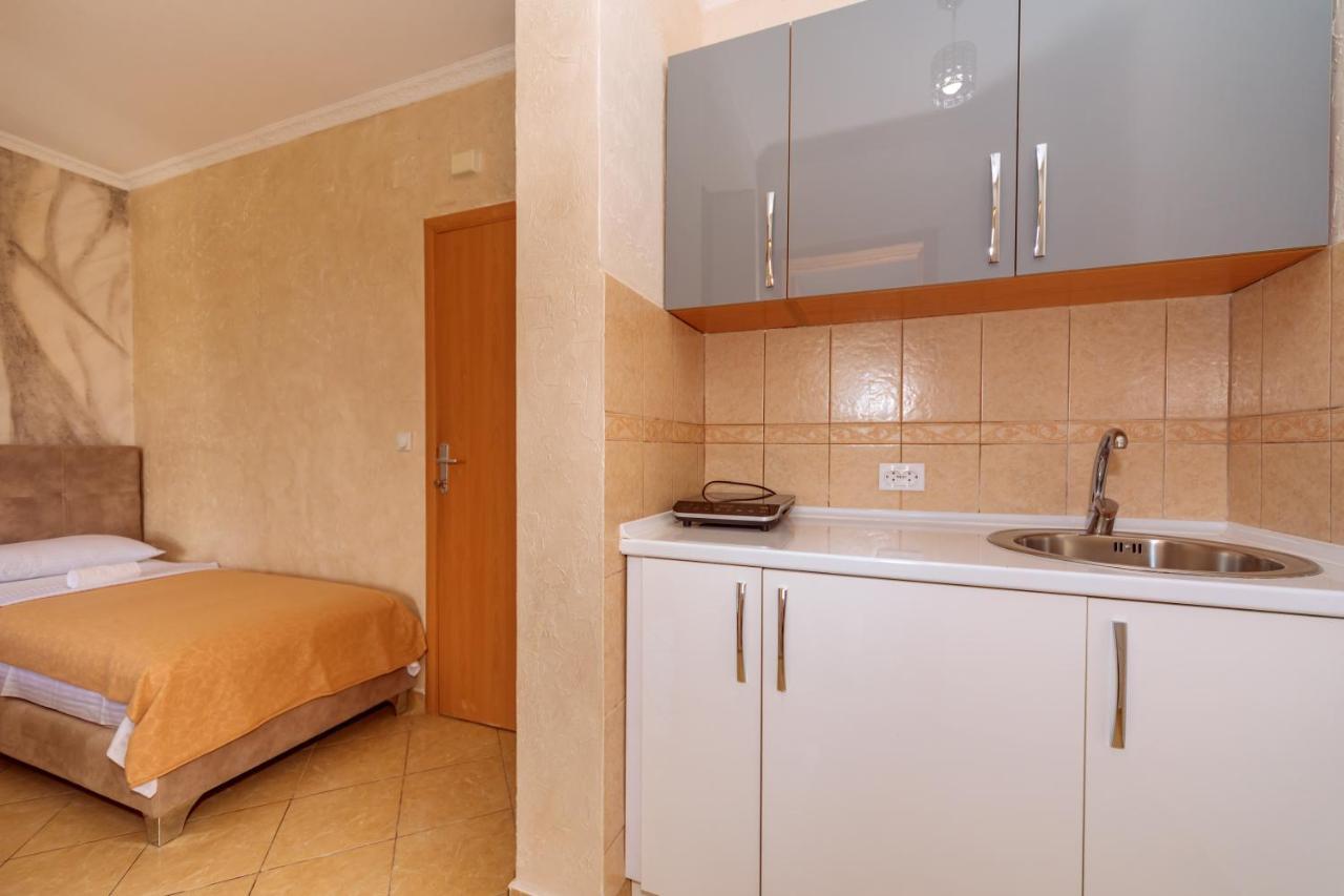 Ani Apartmani Dobra Voda Buitenkant foto
